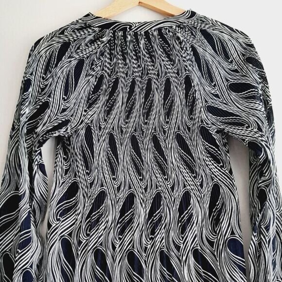 MICHAEL KORS Semi-Sheer Lightweight V-Neck Blouse Top B&W Sz XXS Flawed - Picture 9 of 16